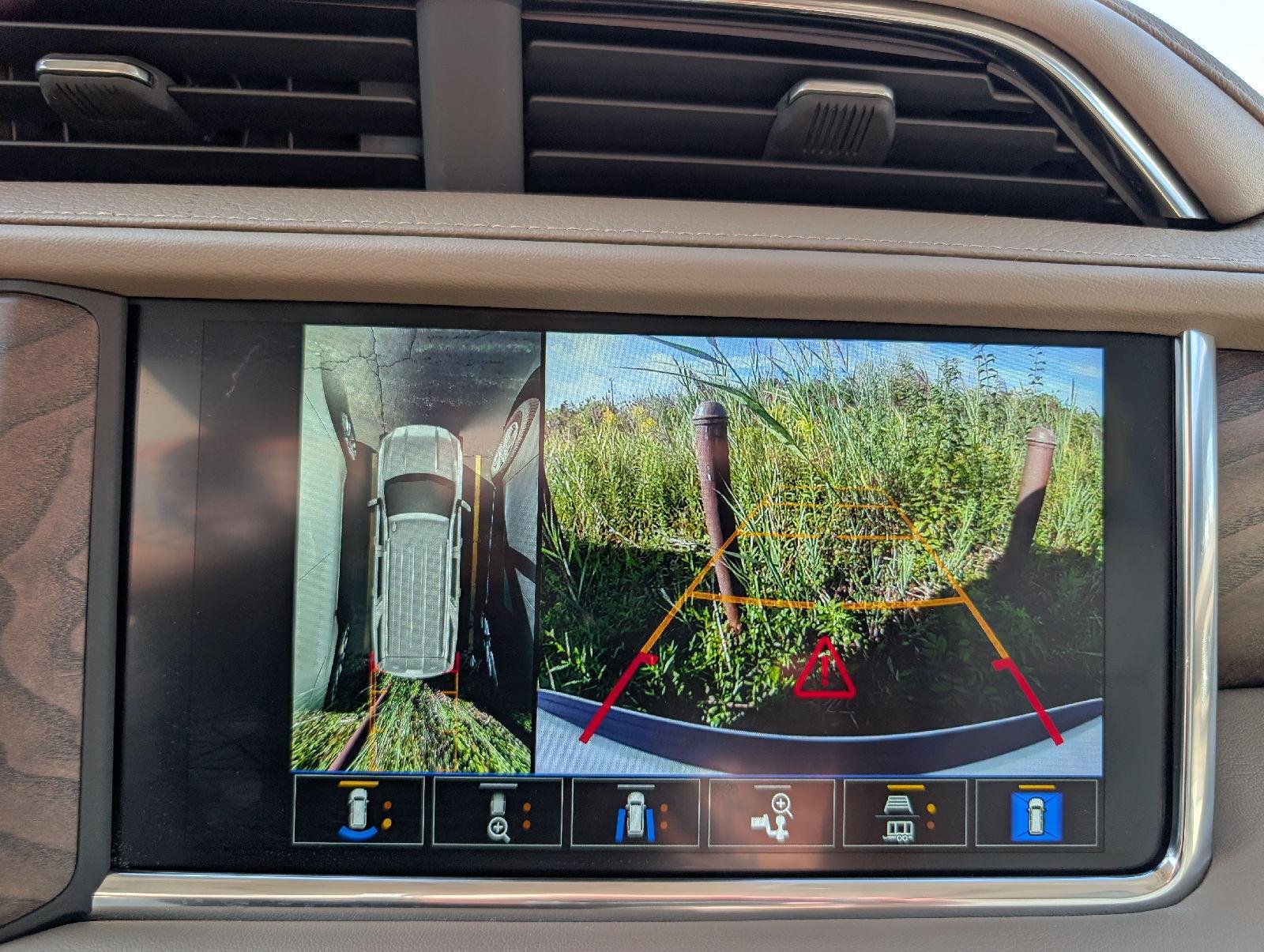 Used 2023 White Frost Tricoat GMC Denali image 20