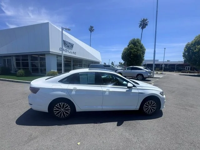 Used 2019 White Volkswagen SEL image 4