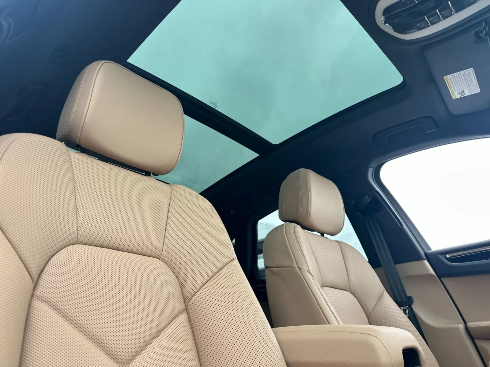 2026 Porsche Macan - Photo 17