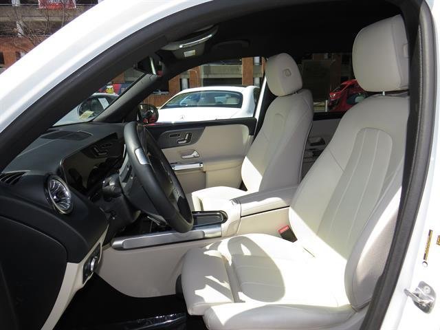 Certified Used 2025 Polar White Mercedes-Benz GLB 250 image 19