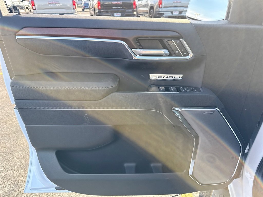 2026 GMC SIERRA - Image 13
