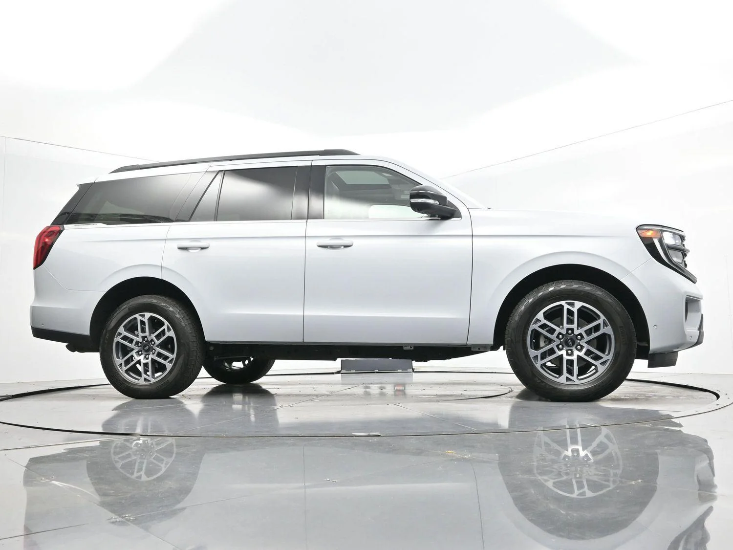 Used 2025 Space Silver Metallic Ford Active image 42