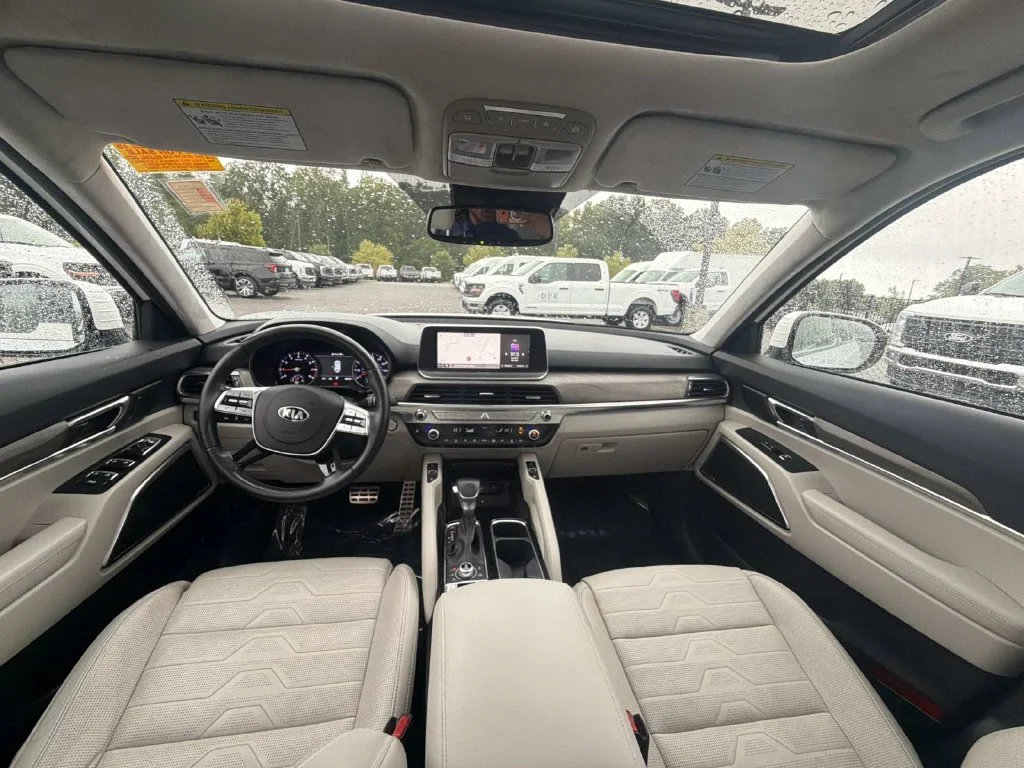 Used 2021 White Kia SX image 27