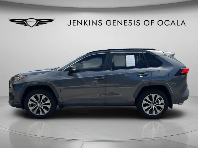 Used 2021 Gray Toyota XLE Premium image 6