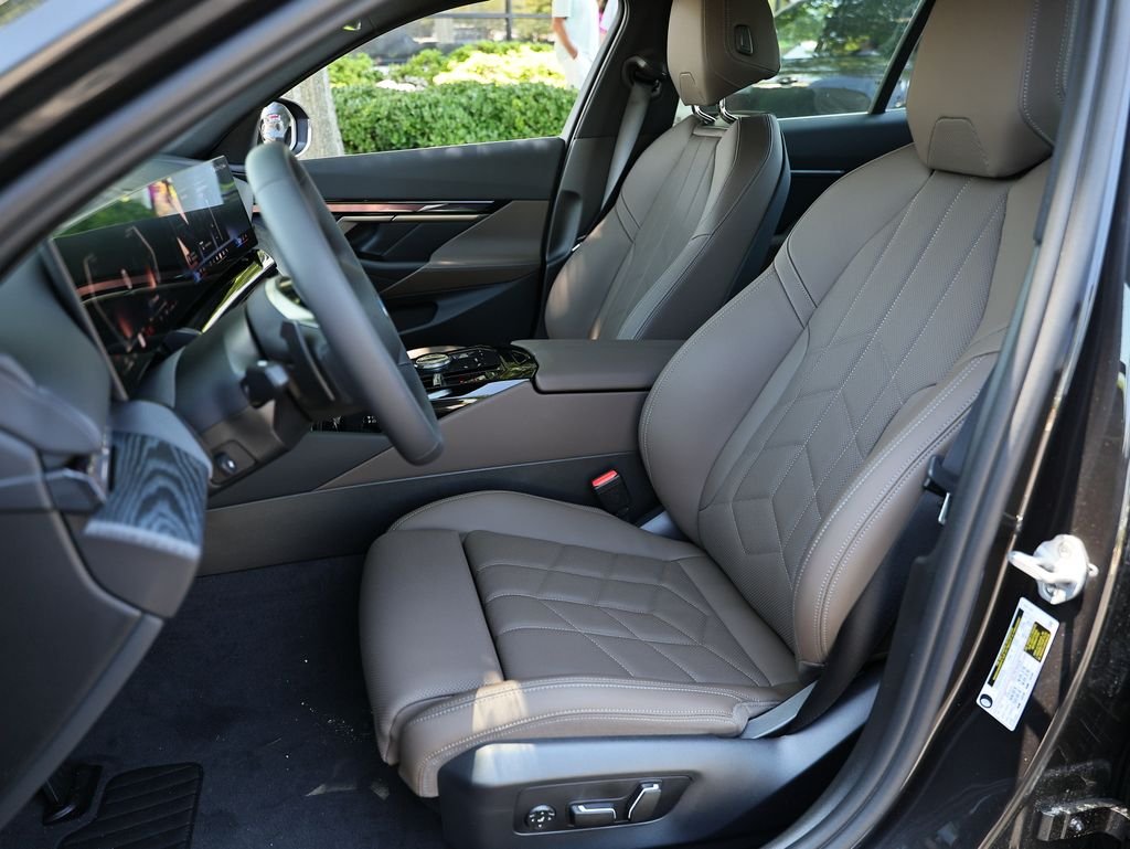 New 2027 Dark Graphite Metallic BMW 530i image 19
