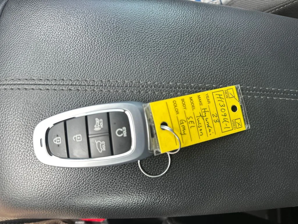 Used 2023 Amazon Gray Hyundai SEL image 18