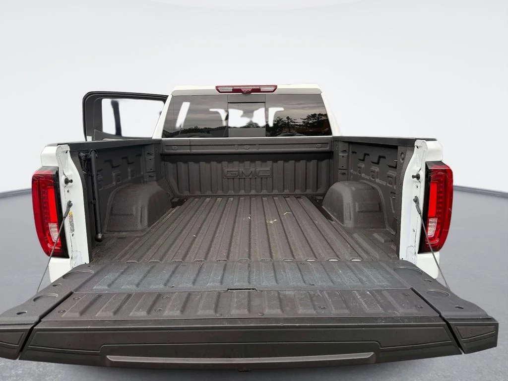 Used 2025 White GMC AT4 image 13