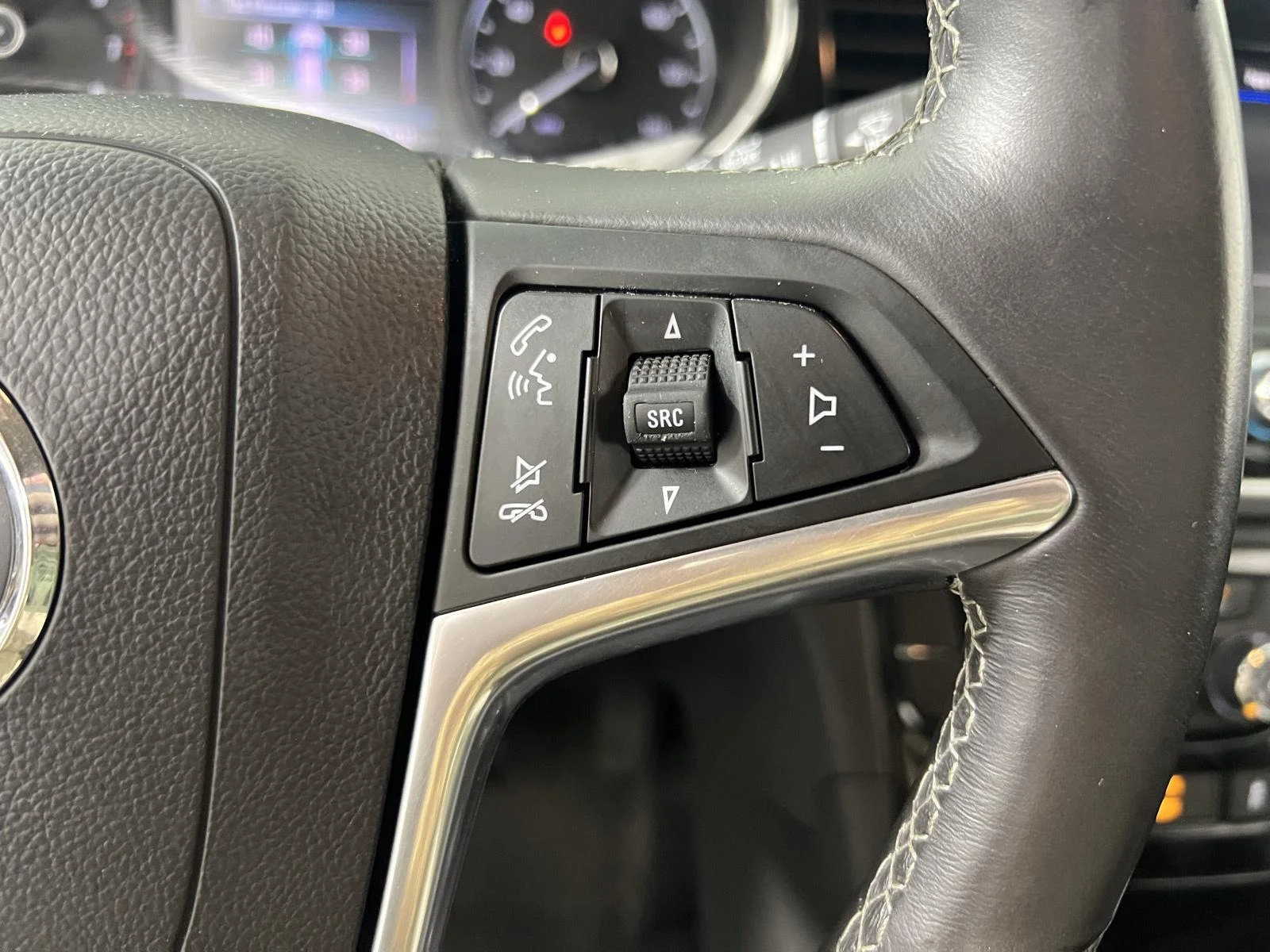 Used 2022 Quicksilver Metallic Buick Preferred image 15