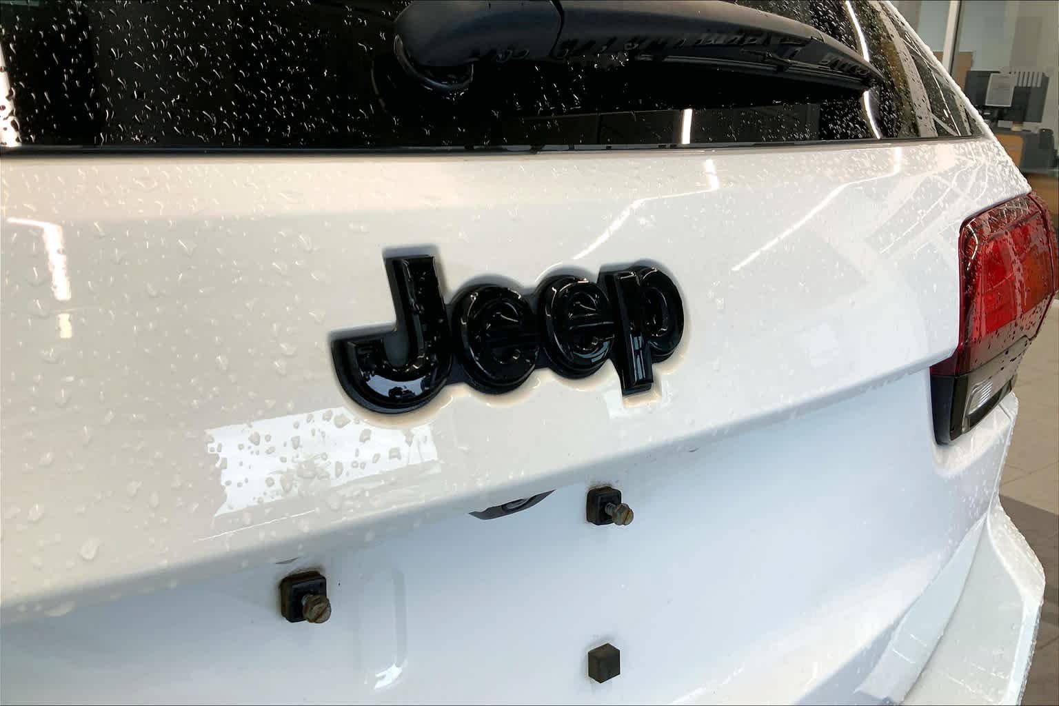 Used 2018 Bright White Clearcoat Jeep Altitude image 30