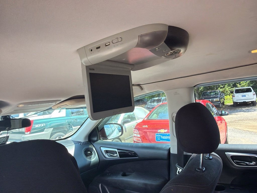 Used 2015 Silver Nissan S image 20