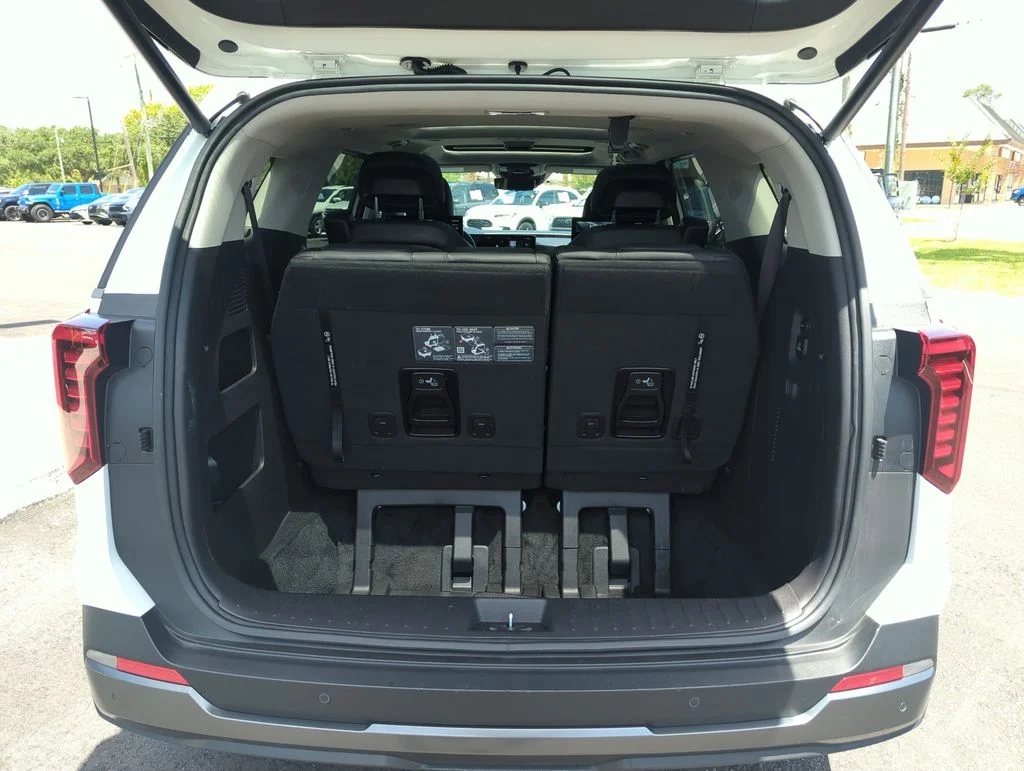 Used 2025 White Kia SX Prestige image 35