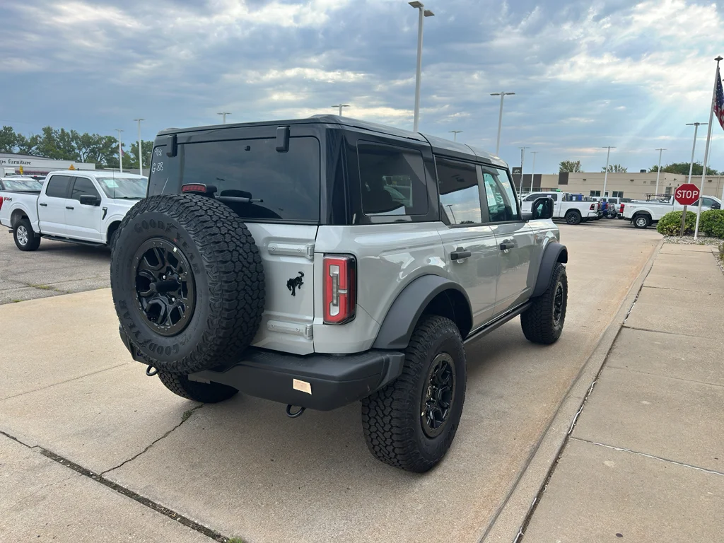 New 2026 Avalanche Gray Ford Badlands® image 9