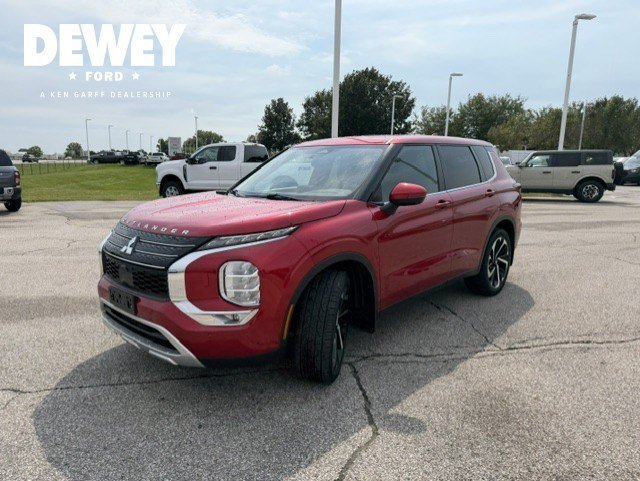 Used 2023 Red Mitsubishi SE Black Edition image 3