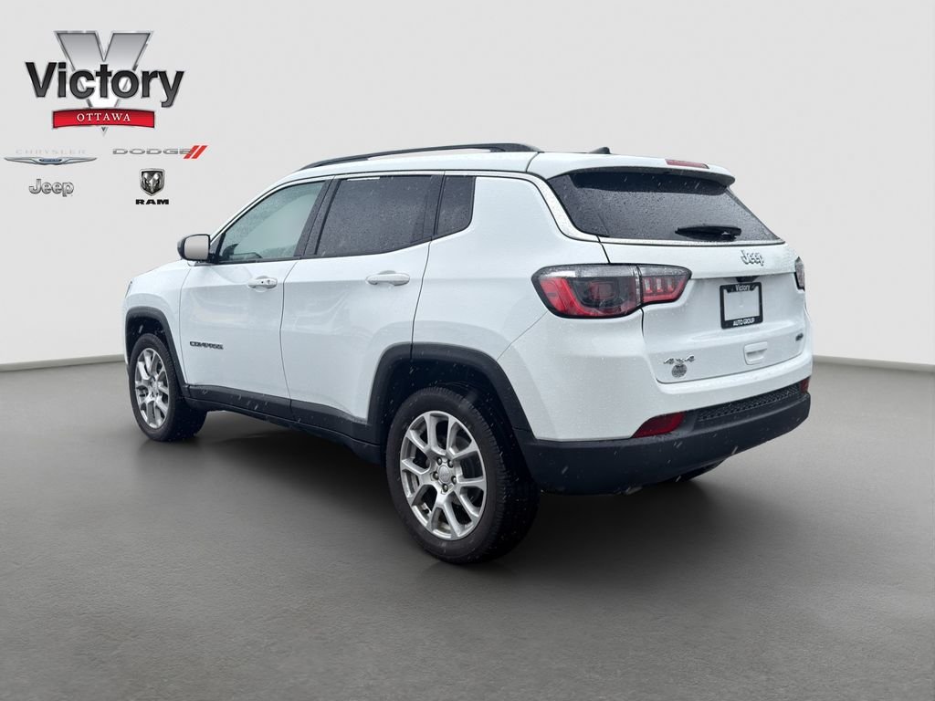 Used 2023 White Jeep Latitude Lux image 4