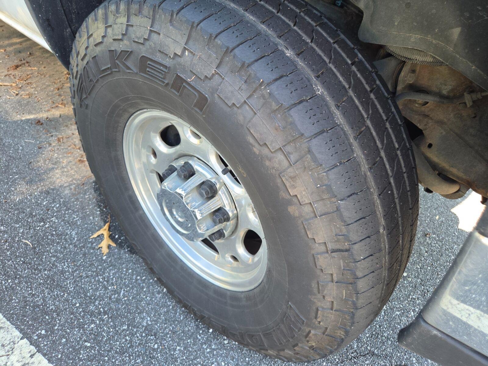 Used 2007 Summit White Chevrolet Work Truck image 4
