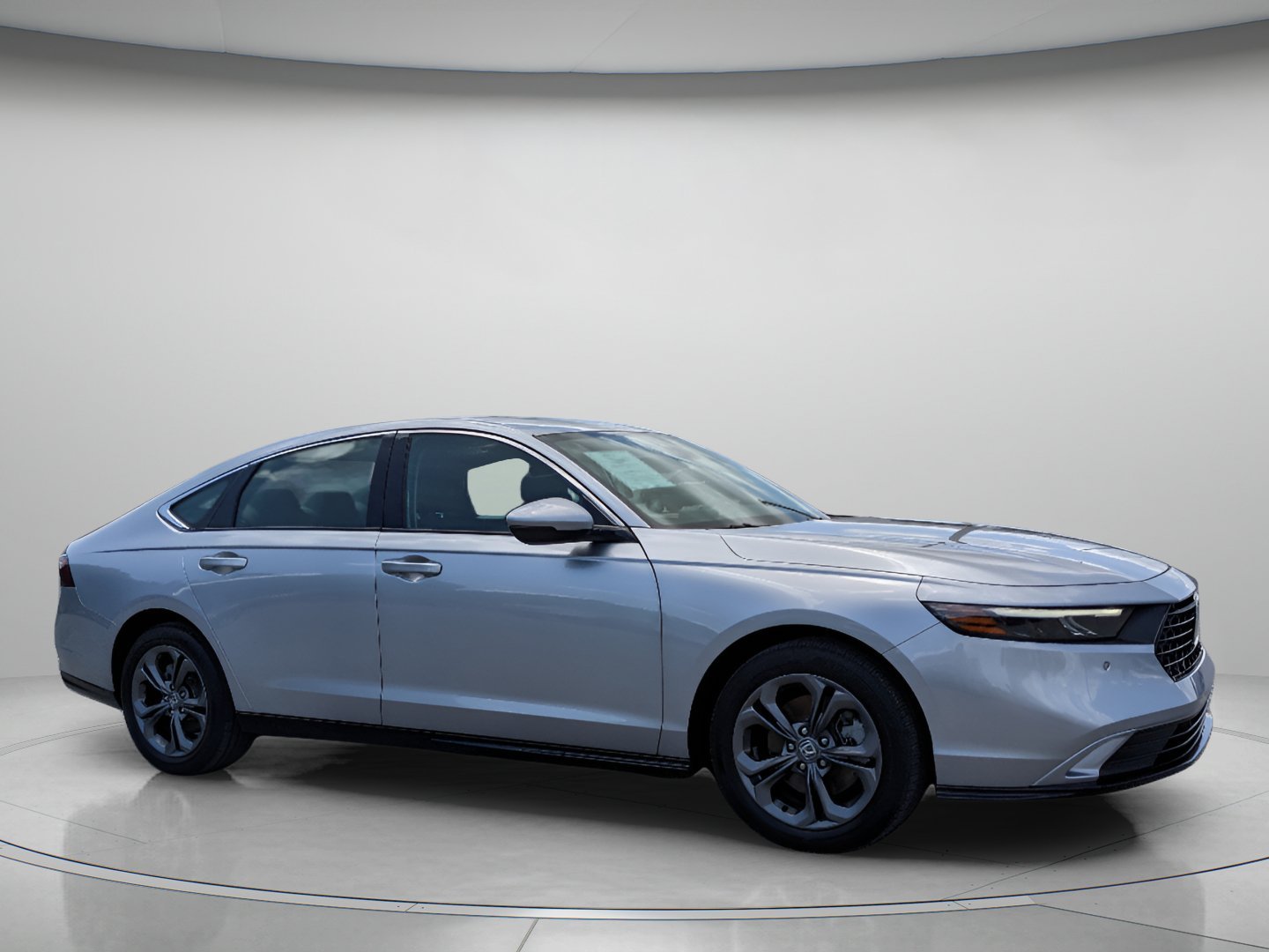 Used 2025 Solar Silver Metallic Honda EX-L image 1