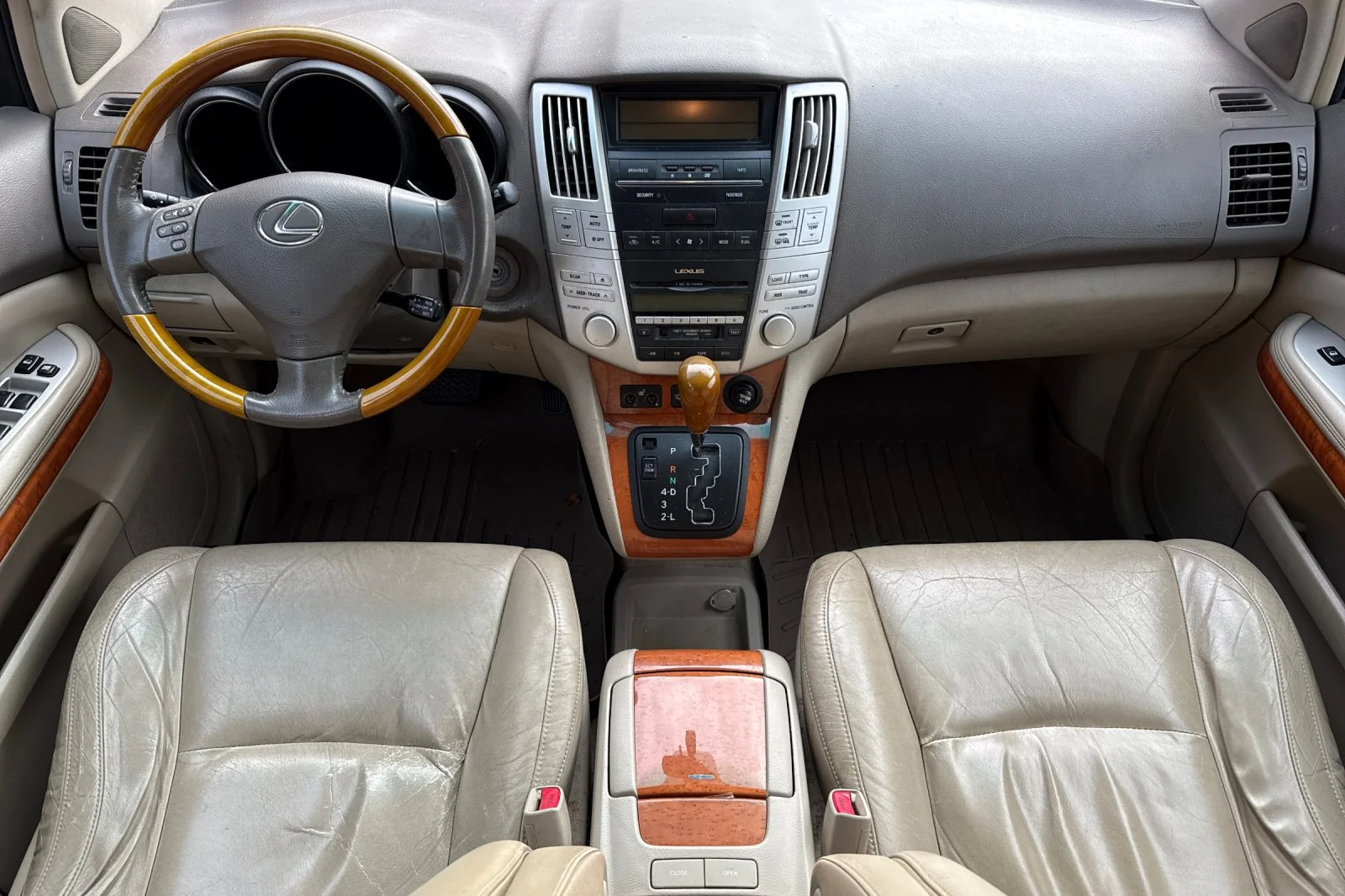 Used 2004  Lexus  image 11