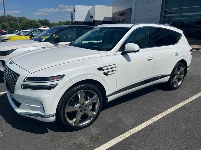 Used 2024 White Genesis 3.5T image 1