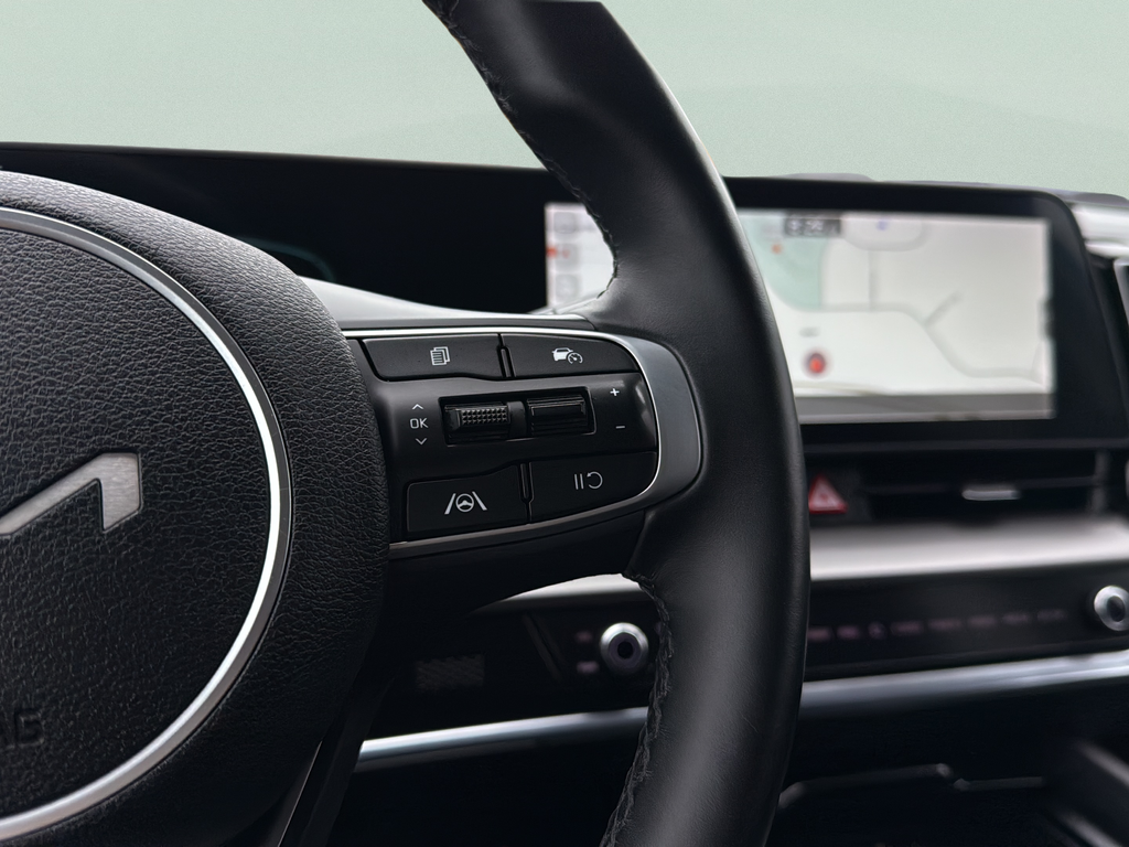 Used 2023 Snow White Pearl Kia EX image 18