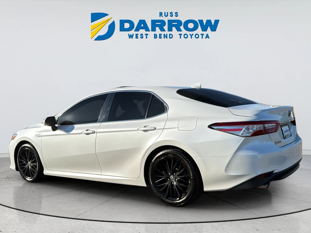 Used 2020 Beige Toyota XLE image 3