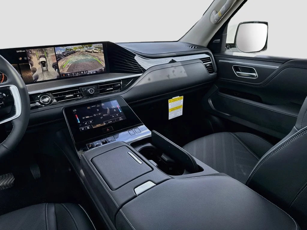 New 2027 RADIANT WHITE INFINITI Luxe 4WD image 25