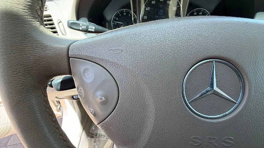 Used 2005  Mercedes-Benz E 320 image 18