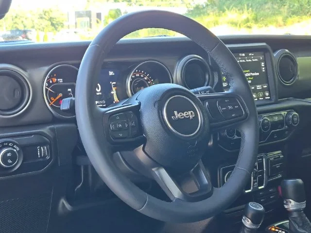 Used 2023 Black Jeep Sport S image 31