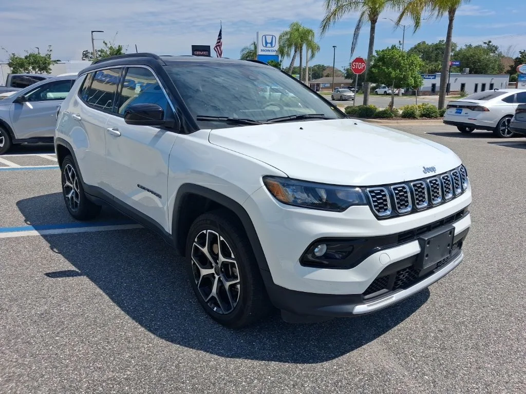 Used 2025 White Jeep Limited image 3