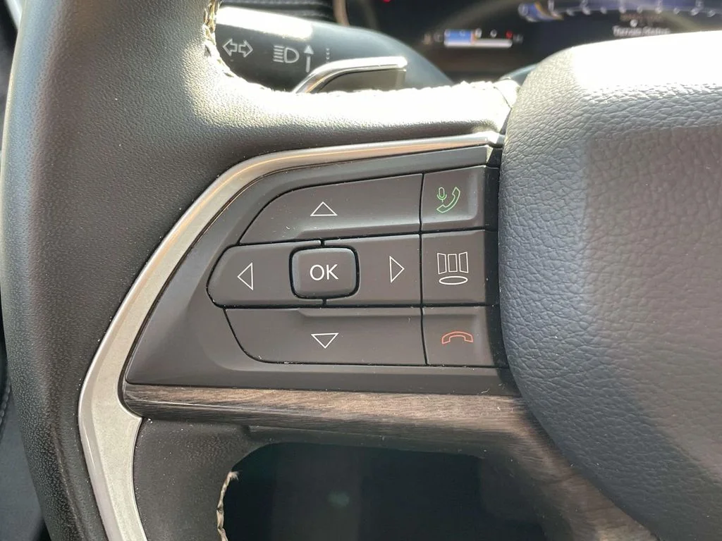 Used 2024 Bright White Clearcoat Jeep Limited image 10
