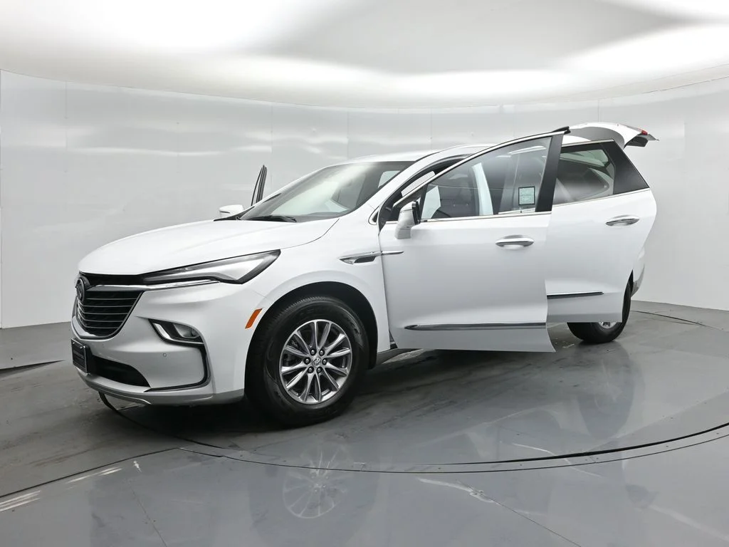 Used 2024 White Buick Premium Group image 34