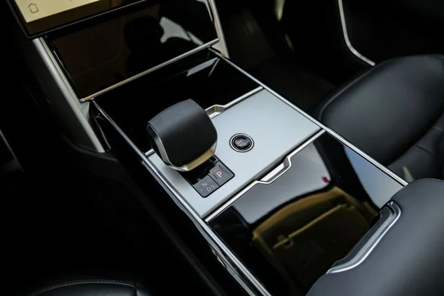 New 2026 Fuji White Land Rover SE image 33