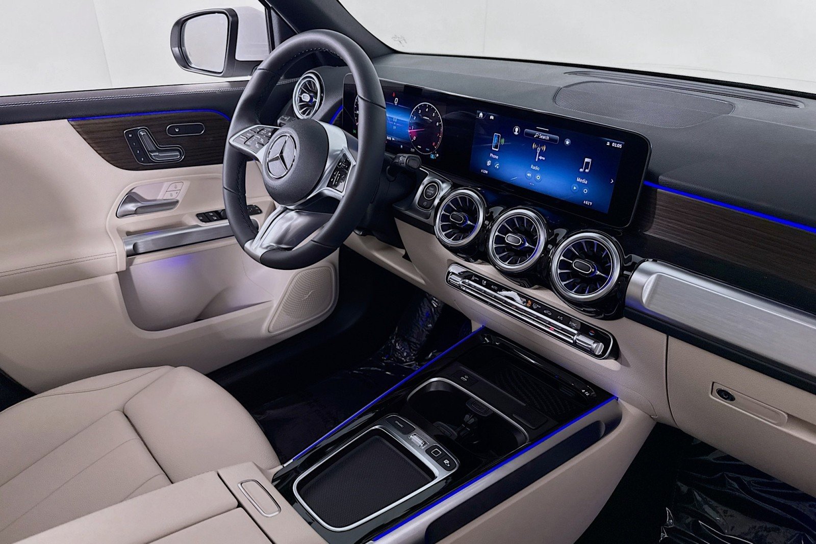 New 2026 Polar White Mercedes-Benz GLB 250 4MATIC® SUV image 15