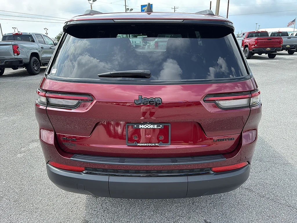 Used 2024 Velvet Red Pearl Coat Jeep  image 7