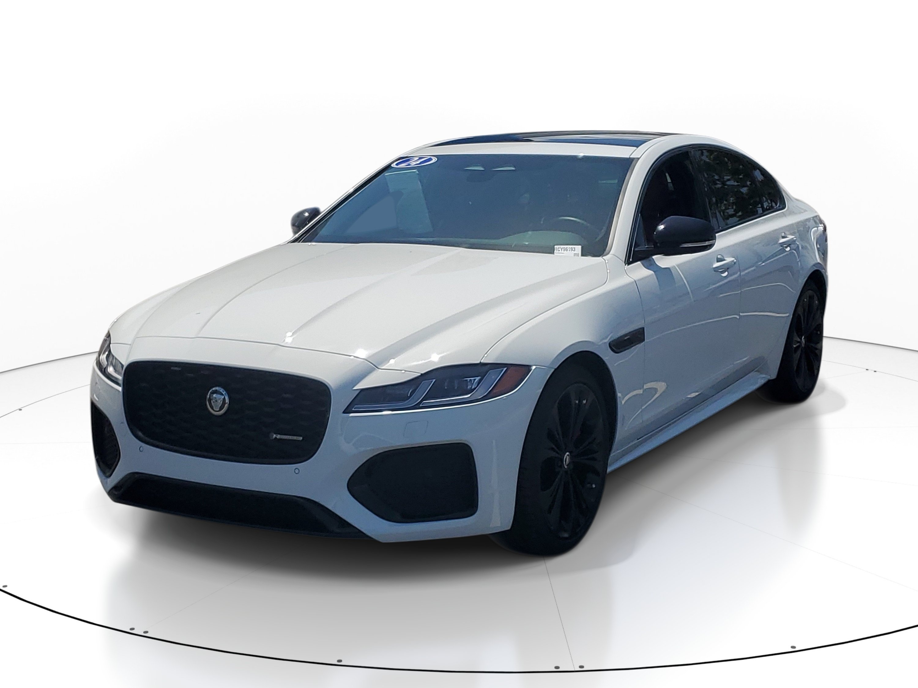 Used 2024  Jaguar R-Dynamic SE image 3