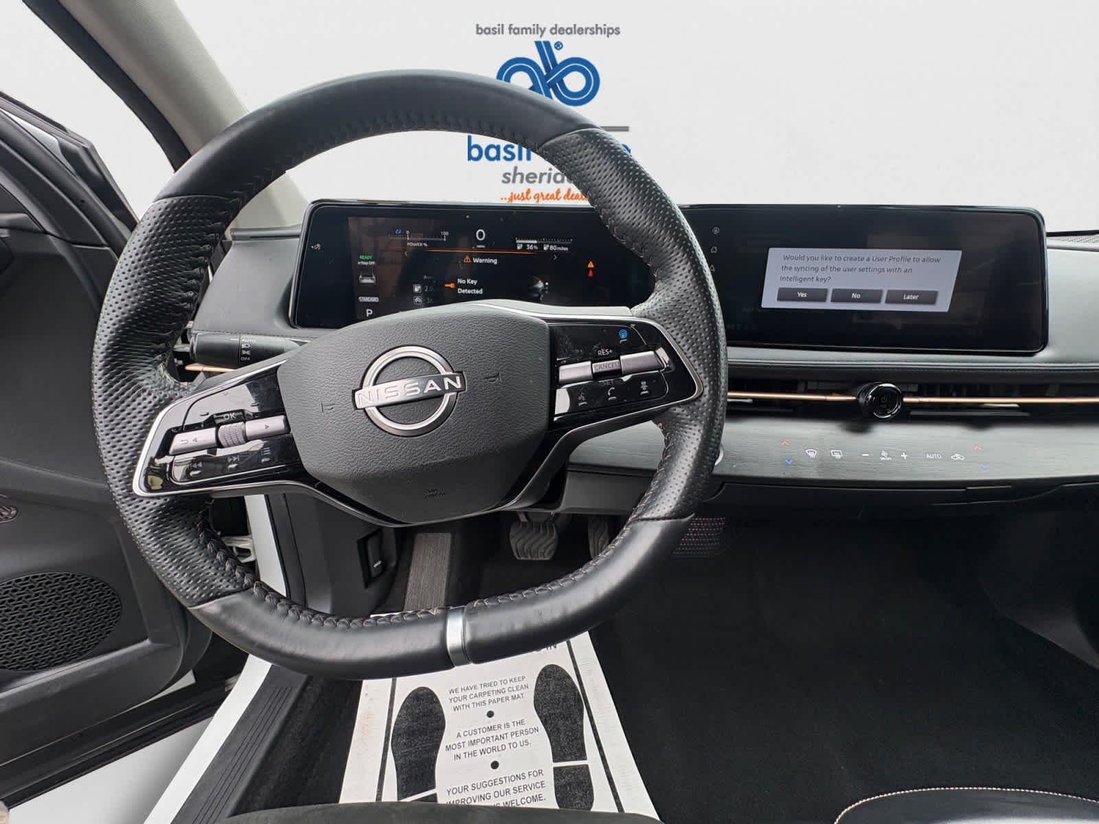 Used 2023 Everest White Pearl Tricoat/Black Diamond Pearl Nissan ENGAGE image 13