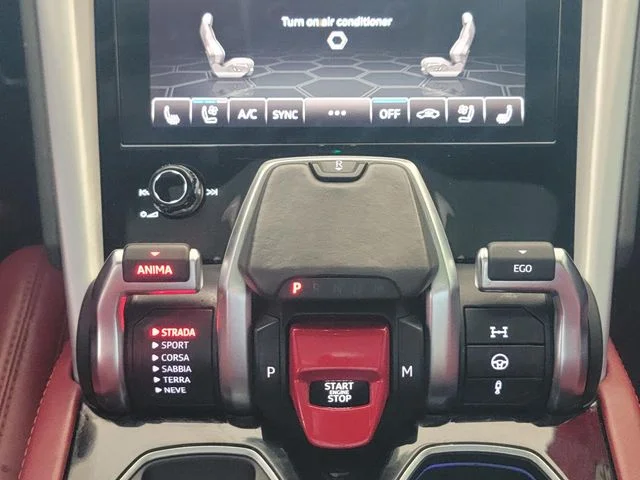 Used 2020  Lamborghini Base image 20