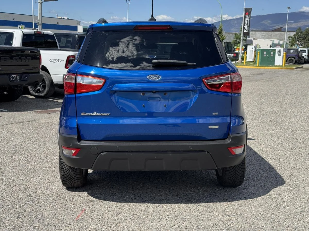 Used 2018 Blue Ford SE image 7
