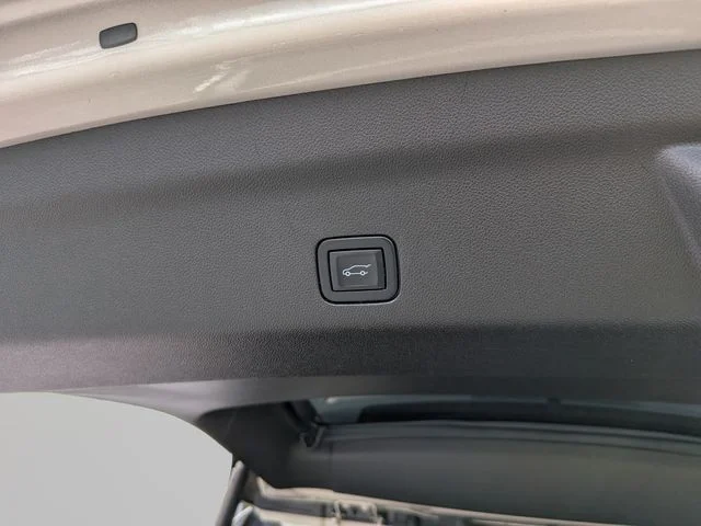 Used 2023 Beige GMC Denali image 11