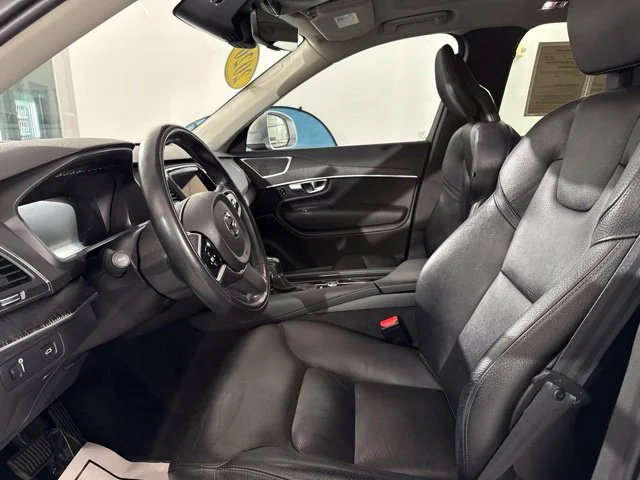 Used 2020 Silver Volvo T6 Momentum image 19
