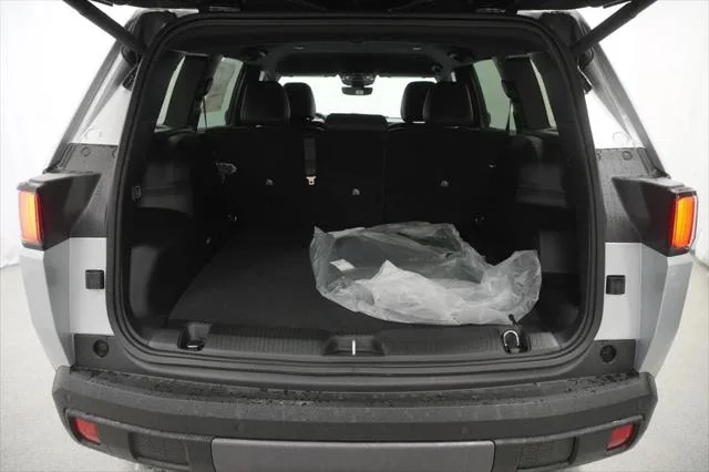 New 2026 Silver Zynith Clear-Coat Exterior Paint Jeep Limited image 30