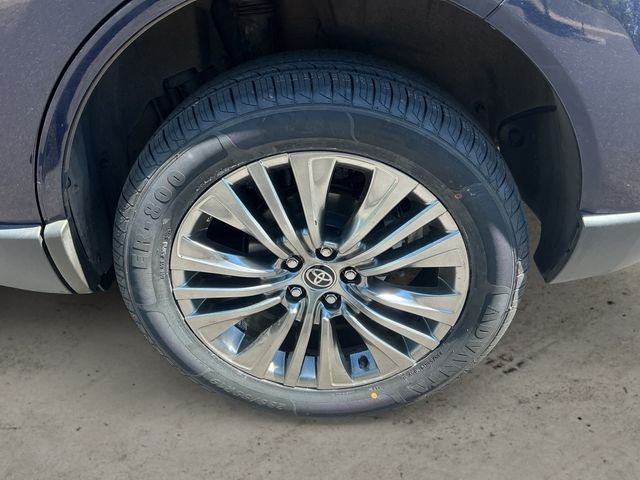 Used 2021  Toyota XLE image 14