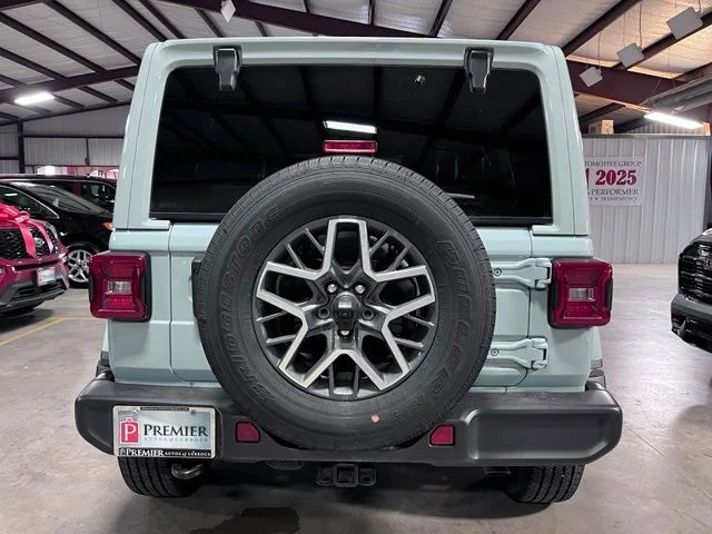 Used 2024 Gray Jeep Sahara image 3