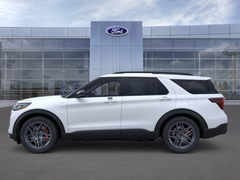 New 2026 Star White Metallic Tri-Coat Ford ST-Line image 3