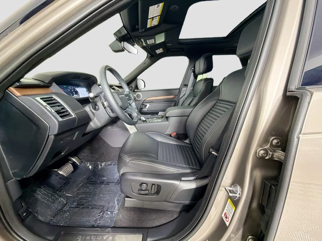 Used 2025 Lantau Bronze Metallic Land Rover Dynamic SE image 22