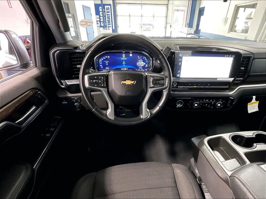 Used 2023 Gray Chevrolet LT image 17