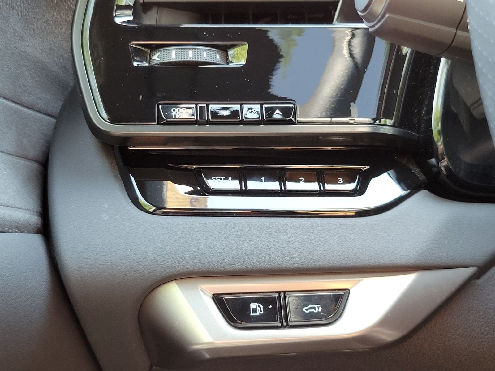 Used 2024 Brown Lexus 500h F SPORT Performance image 16