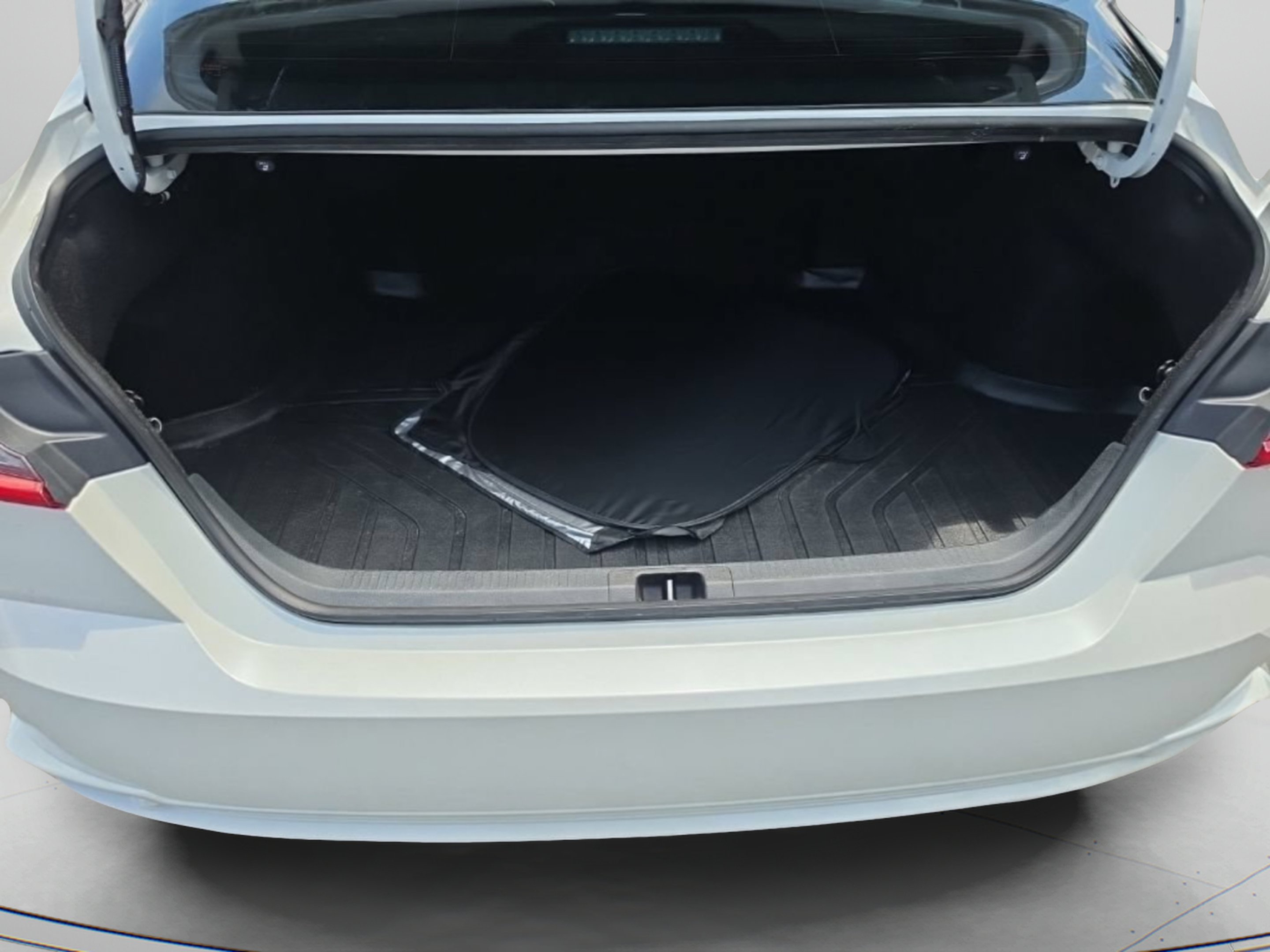 Used 2025 Off-white Toyota XSE image 9