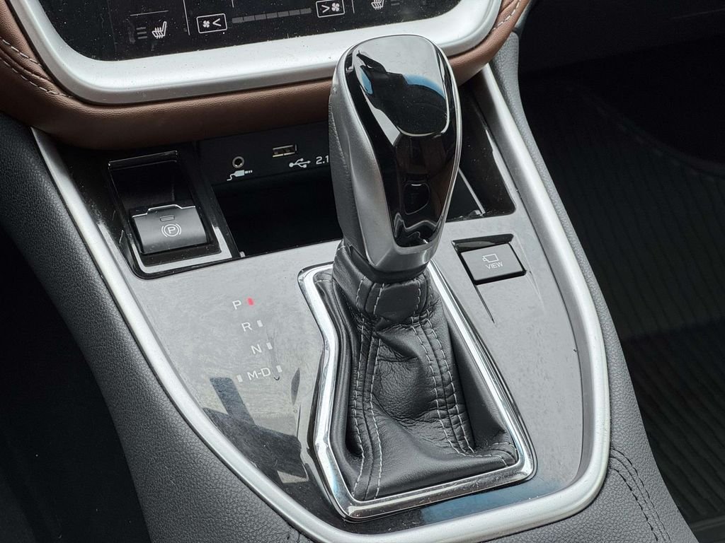Used 2022 White Subaru Touring image 20