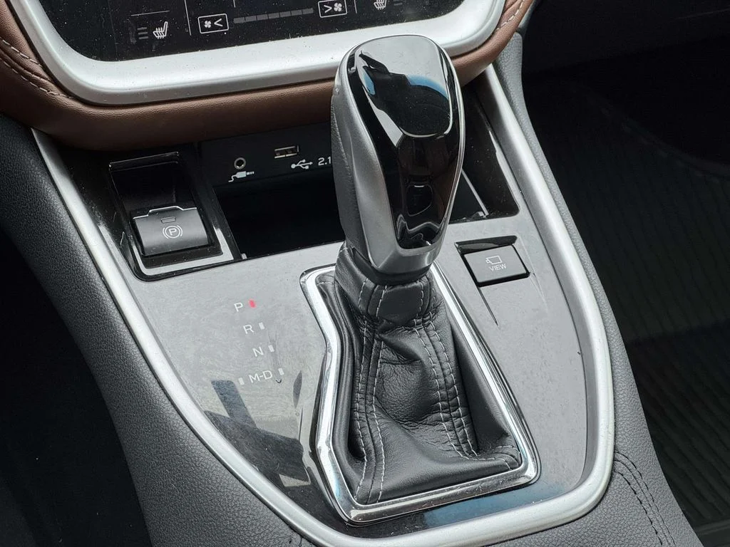 Used 2022 White Subaru Touring image 20
