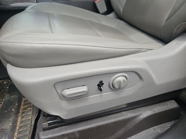 Used 2022 White Chevrolet LTZ image 20